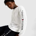 Tommy Hilfiger - Essential Tommy Long Sleeve Tee - T-Shirts & Singlets (White) Essential Tommy Long Sleeve Tee