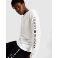 Tommy Hilfiger - Essential Tommy Long Sleeve Tee - T-Shirts & Singlets (White) Essential Tommy Long Sleeve Tee