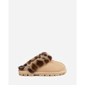Ozwear Connection Uggs - Ugg Coquette Slipper (Leopard Print)(Water Resistant) - Boots (SAND) Ugg Coquette Slipper (Leopard Print)(Water Resistant)