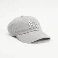 New Era - ICONIC EXCLUSIVE Casual Classic New York Yankees Cap - Headwear (Grey Tonal) ICONIC EXCLUSIVE - Casual Classic New York Yankees Cap