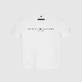 Tommy Hilfiger - Essential Short Sleeve Tee Teens - T-Shirts & Singlets (White) Essential Short Sleeve Tee - Teens