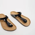 Birkenstock - Womens Gizeh Birko Flor Regular Sandals - Sandals (Patent Black) Womens Gizeh Birko-Flor Regular Sandals