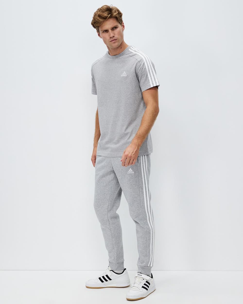 adidas Sportswear - Essentials Fleece 3 Stripes Tapered Cuff Pants - Sweatpants (Medium Grey Heather) Essentials Fleece 3-Stripes Tapered Cuff Pants