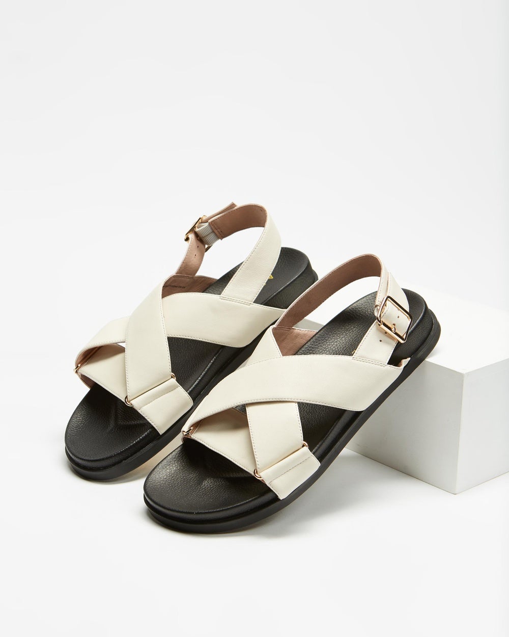 AERE - Crossover Leather Footbed Sandals - Sandals (Cream Leather) Crossover Leather Footbed Sandals