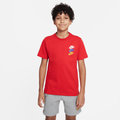 Nike Sportswear Standard Issue Older Kids' (Boys') T-shirt - Red