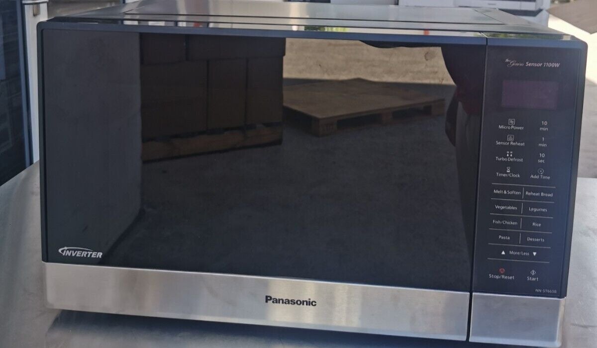Panasonic 32l Microwave Oven (black) Model Nn-st665b - Good Condition