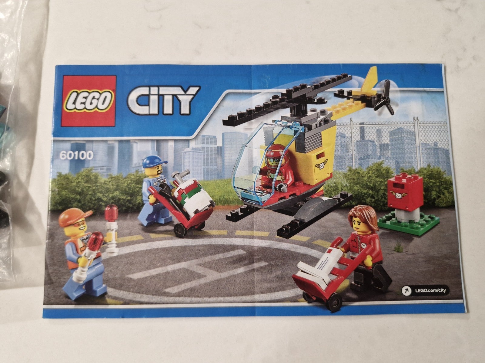 Lego City: Airport Starter Set (60100)