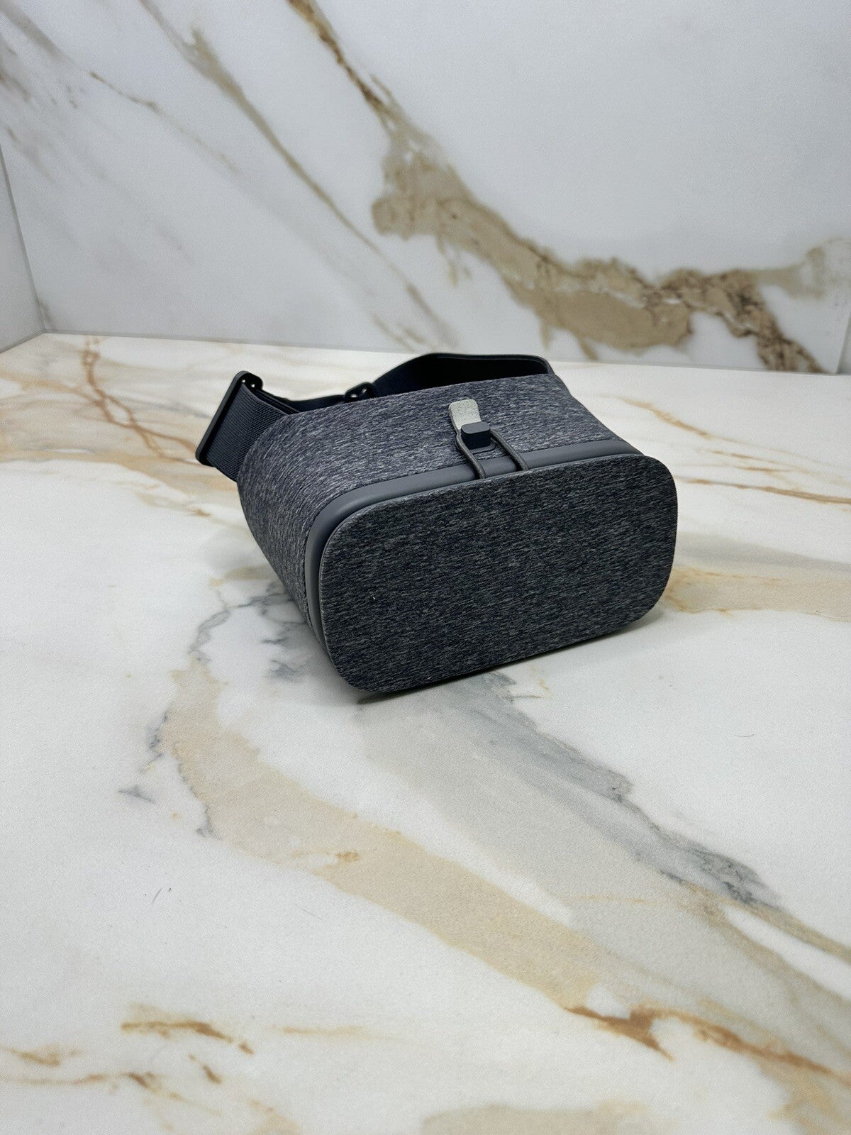 Virtual Reality Headset - Google Daydream View - Slate Yellow 29