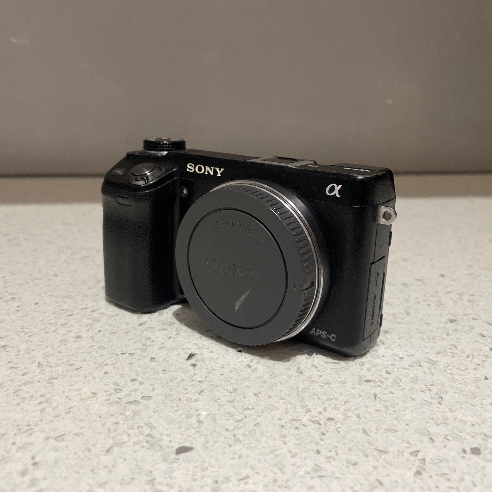 Sony Alpha Nex-6 Dslr Like Digital Camera 16.1mp, Black + Battery
