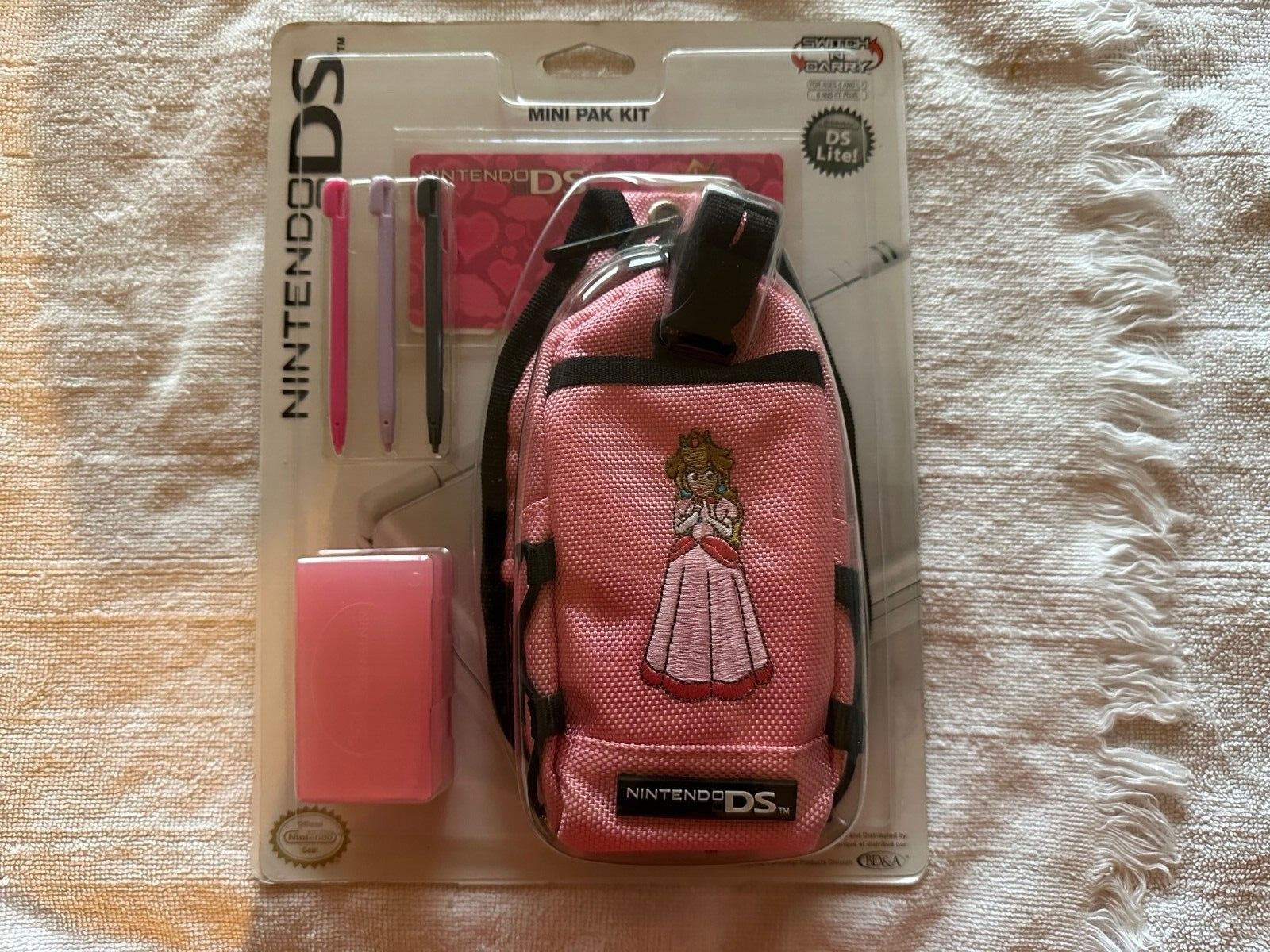 Mini Pak Kit Peach Nintendo Ds Lite Sealed