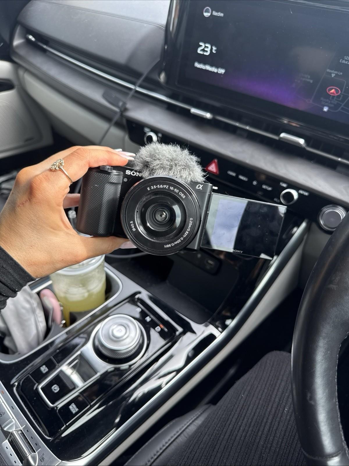 Sony Alpha Zv-e10 25.0 Mp Interchangeable Lens Camera - Black (16-50mm