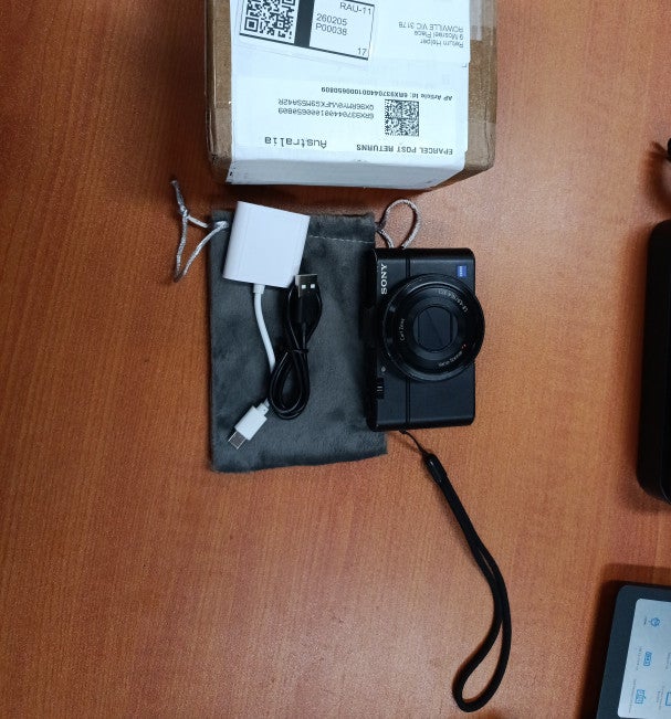 Sony Cyber-shot Dsc-rx100 I Digital Camera 3.6x Compact 20.2 Mp 14x