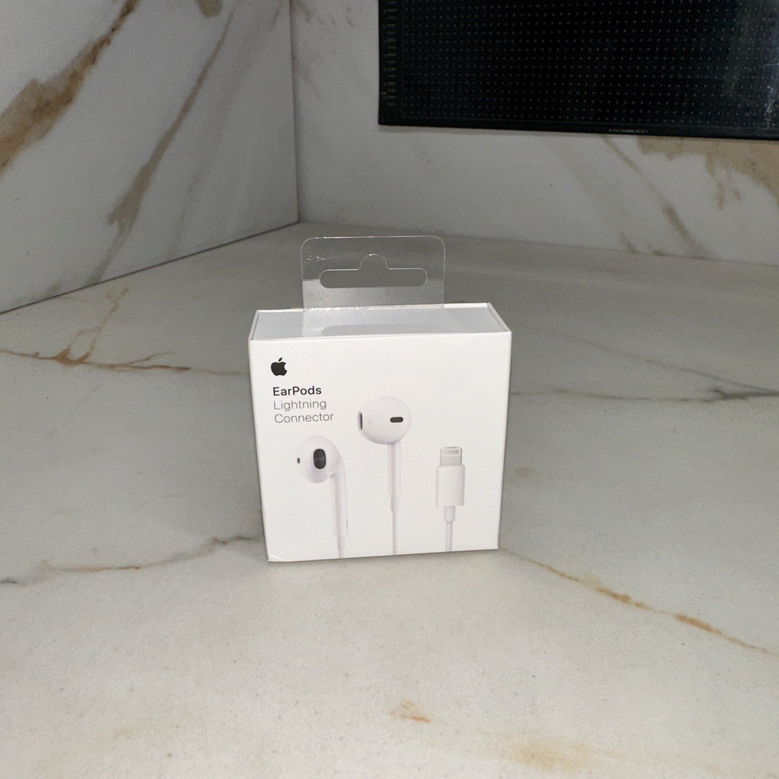 Apple Earpods With Lightning Connector