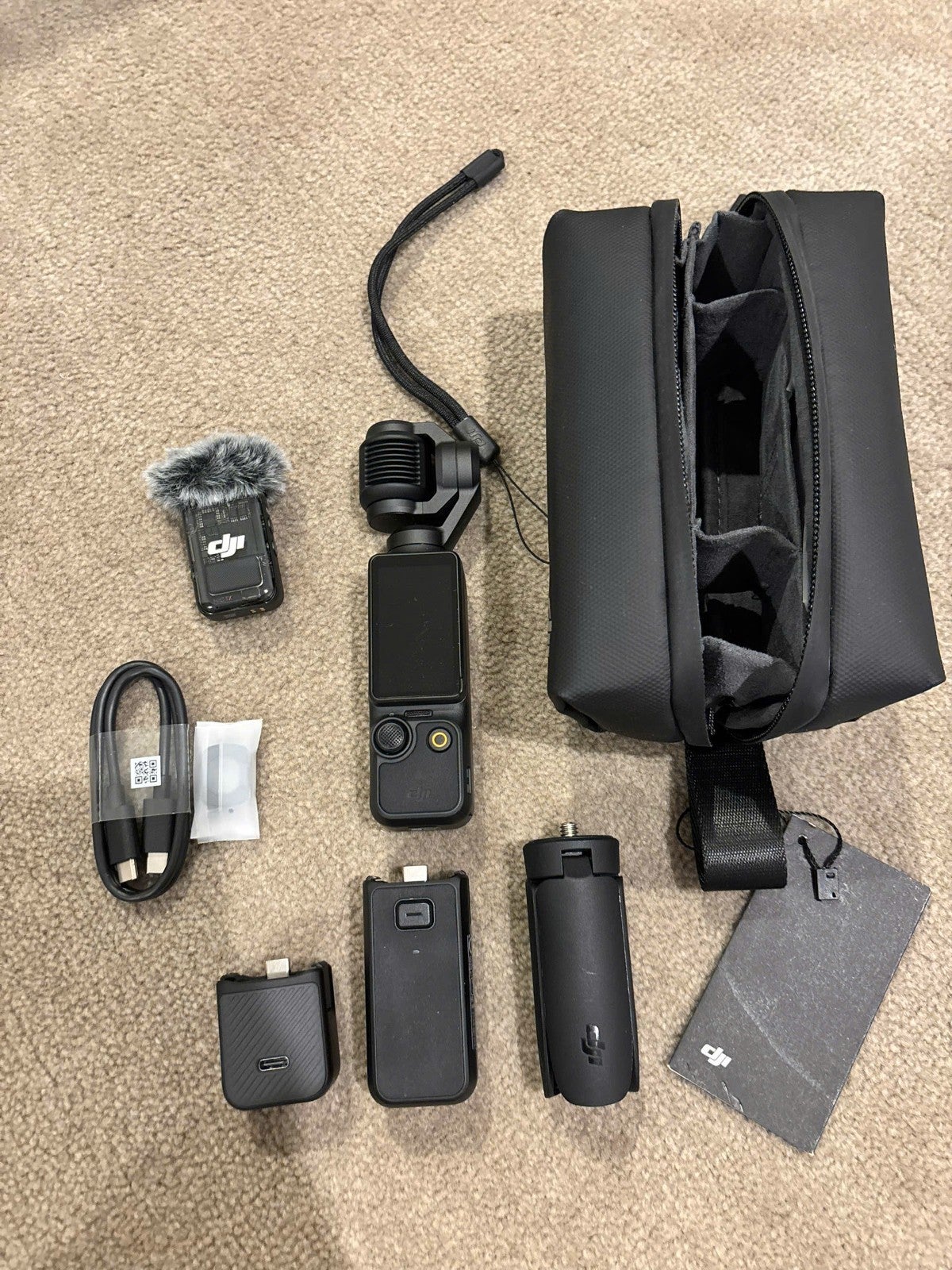 Dji Osmo Pocket 3 Creator Combo 4k Gimbal Camera Like