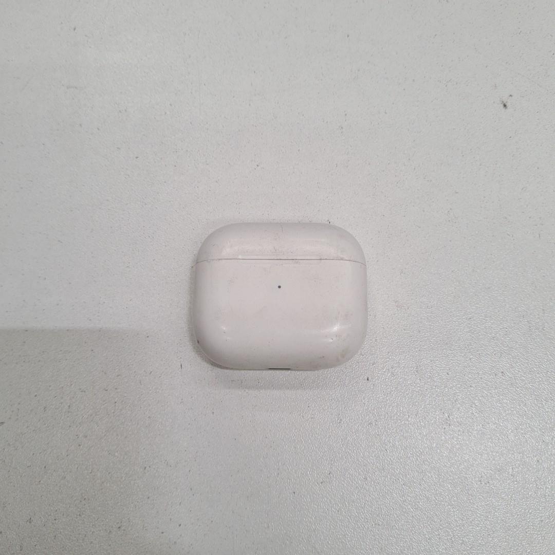 Faulty Apple Airpods 3rd Gen Magsafe Wireless Charging Case - Fair