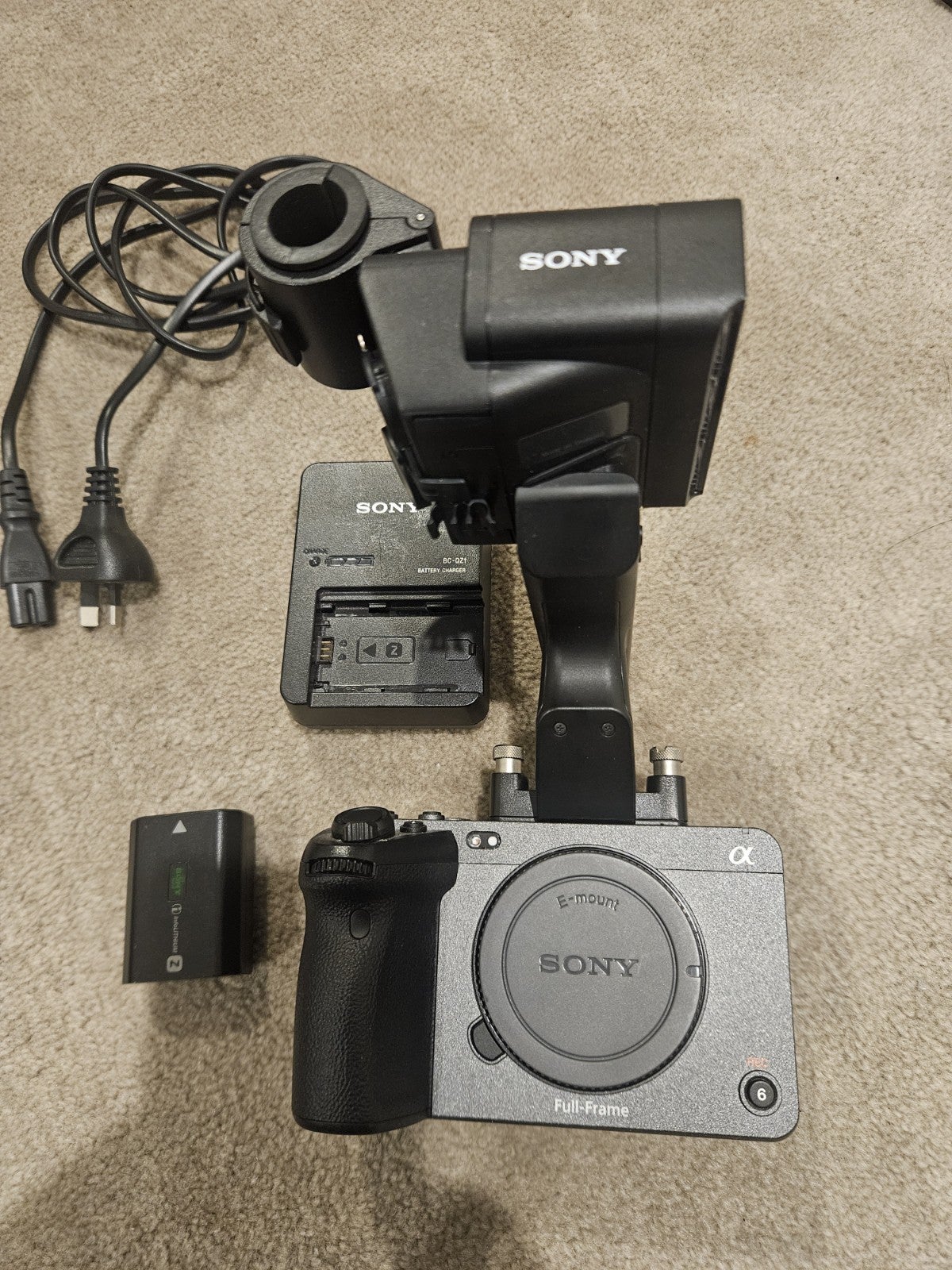 Sony Alpha Fx3 12.1mp Full-frame Cinema Line Camera (body Only)
