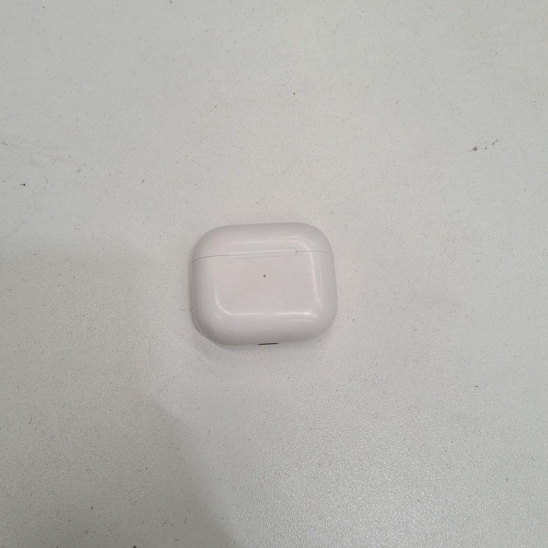 Apple Airpods 3rd Gen Magsafe Wireless Charging Case - Good (readdesc)