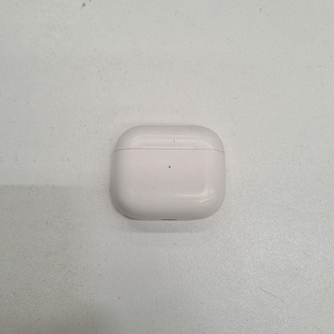 Faulty Apple Airpods 3rd Gen Magsafe Wireless Charging Case - Fair