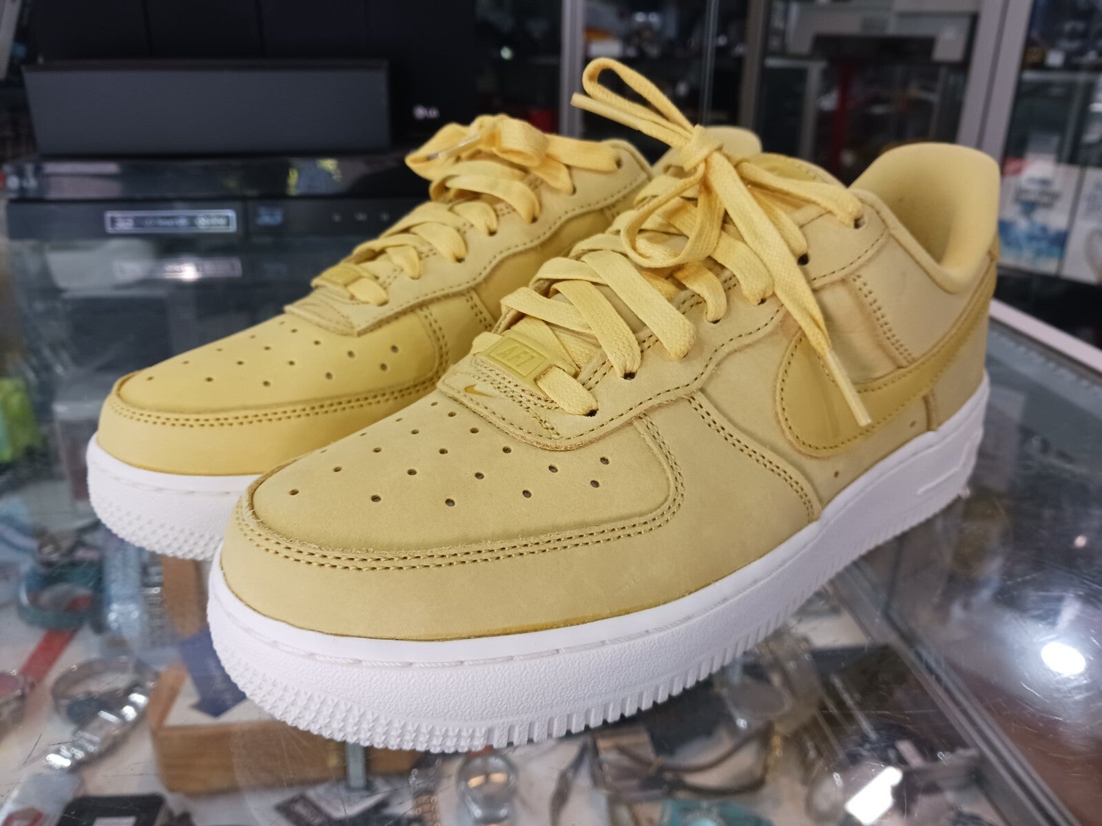 Nike Air Air Force 1 Af1 Woman's Casual Shoes Lemon Drop Sail Size Us