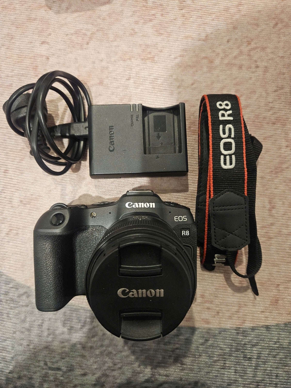 Canon Eos R8 24.2mpmirrorless Camera & Canon Rf 24-50mm- Black Like 1k