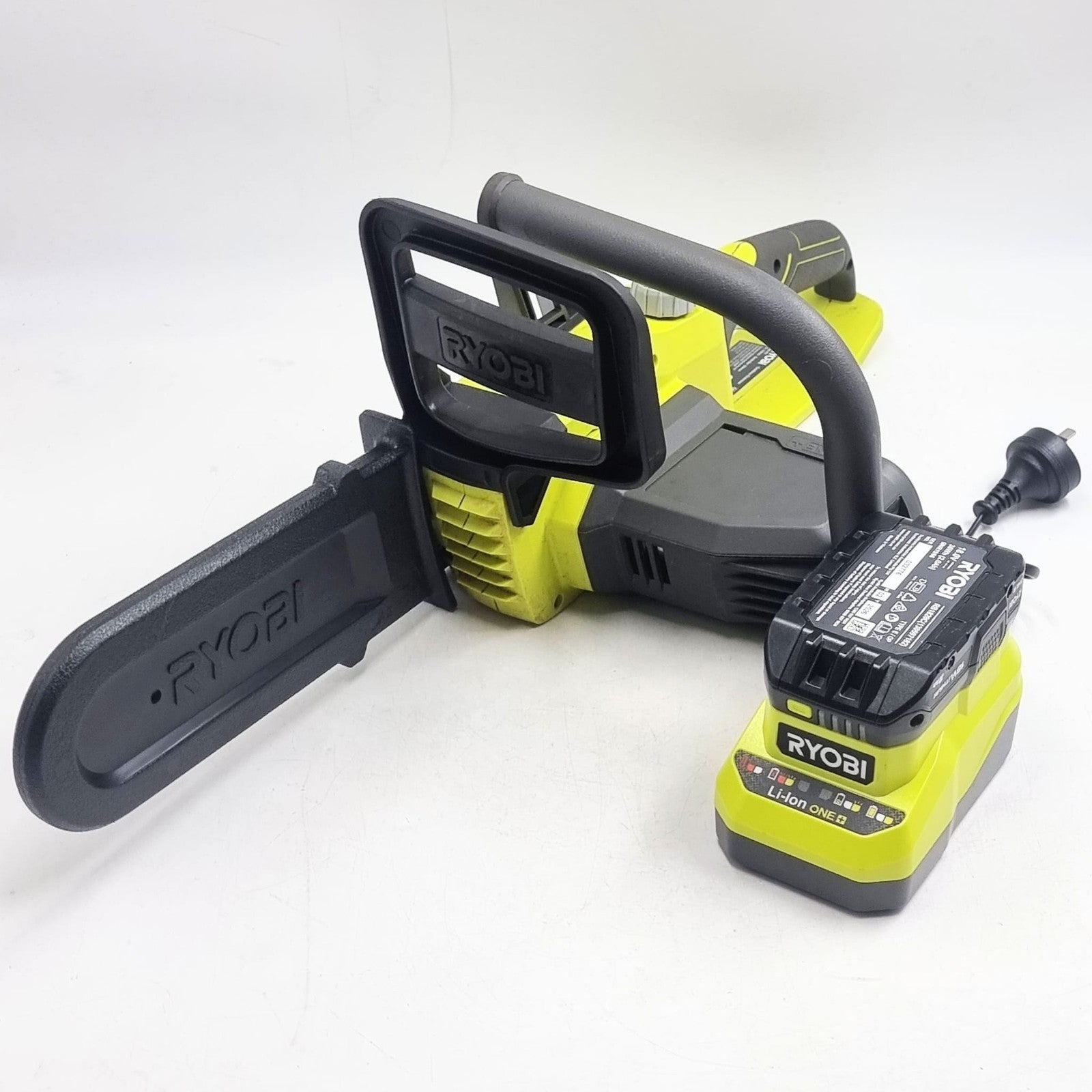 Ryobi Ocs1825 18v One+ 25cm Cordless Chainsaw Battery Charger Kit