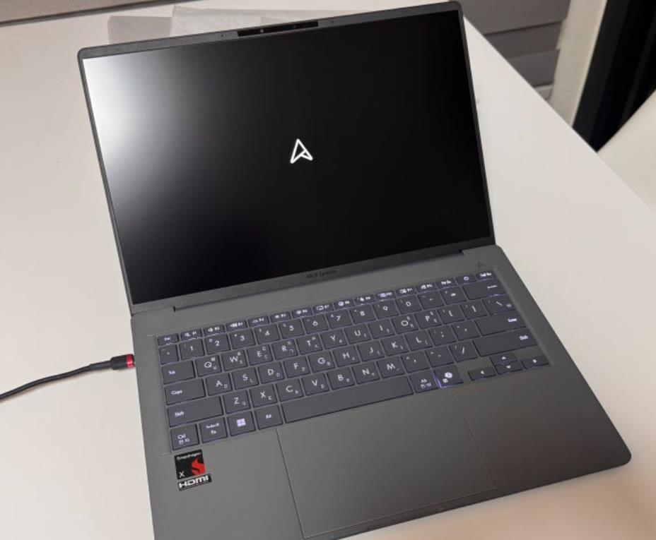 Asus Zenbook A14 14" Ux3407qa-sb284w / Win11 16gb/512gb Sanpdragonx Ai 899g