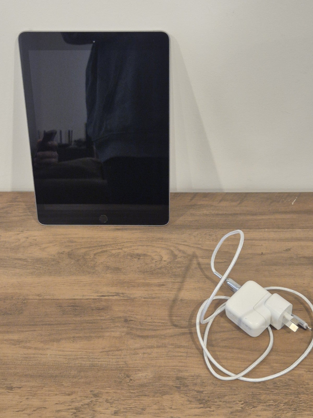 Apple Ipad 6th Gen. 32gb, Wi-fi, 9.7in - Space Grey