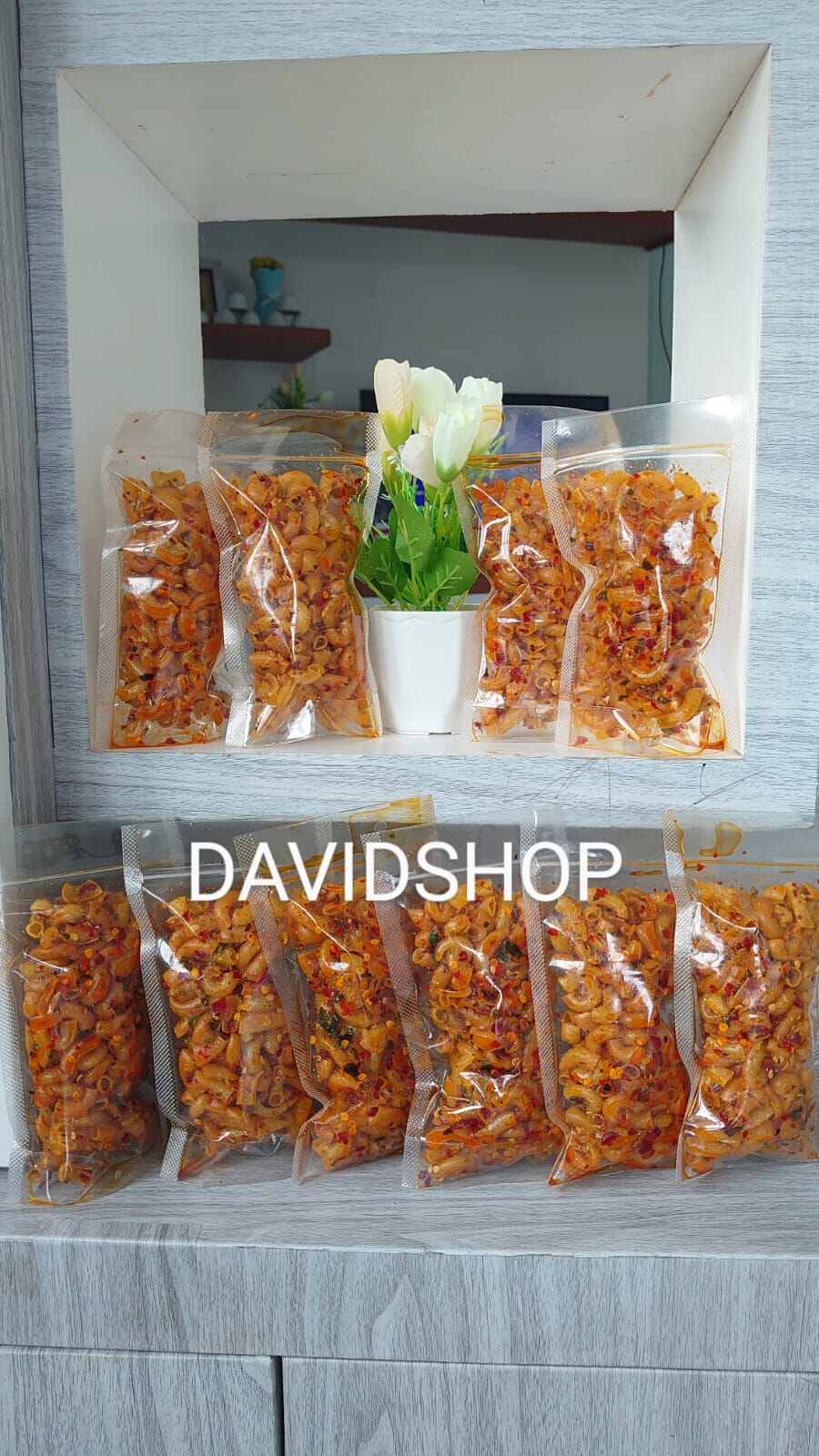 MAKARONI kriuk pedas daun jeruk 10 pcs(paket hemat )