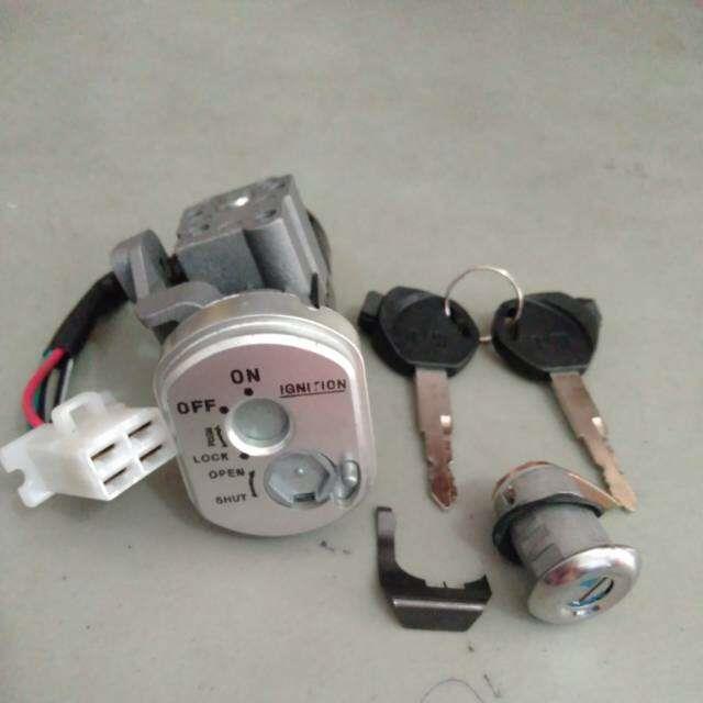KUNCI KONTAK SET PLUS JOK REVO 100 LAMA 4 KABEL
