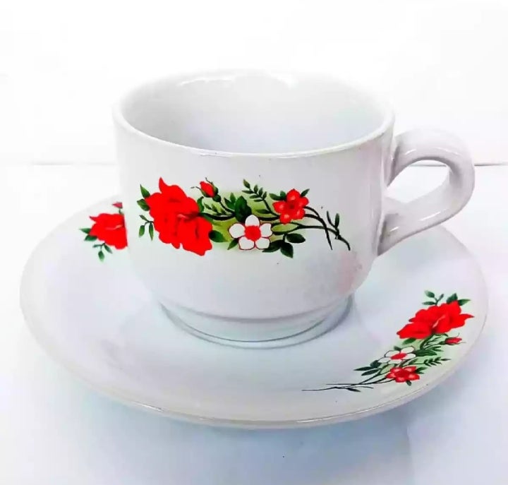 CANGKIR MOTIF BUNGA ROS BAHAN KERAMIK SET 12 PCS ( 6 GELAS GELAS DAN 6 TATAKAN) SET GELAS KADO GELAS KOPI TEH