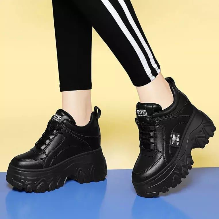 Sepatu Sneaker Wanita Korea Model Semiboot Sol Tinggi