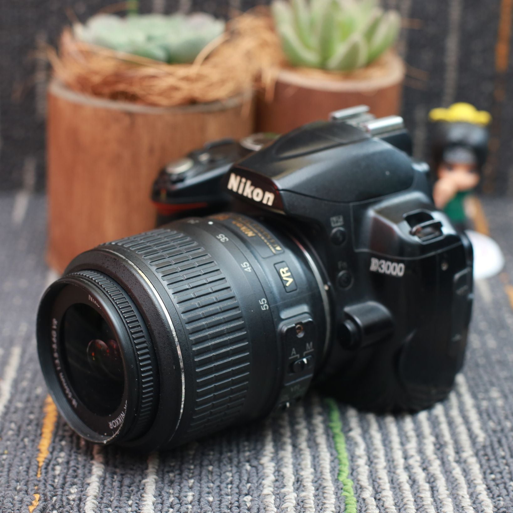 Nikon D3000 Lensa kit 18-55mm Kamera DSLR -vg