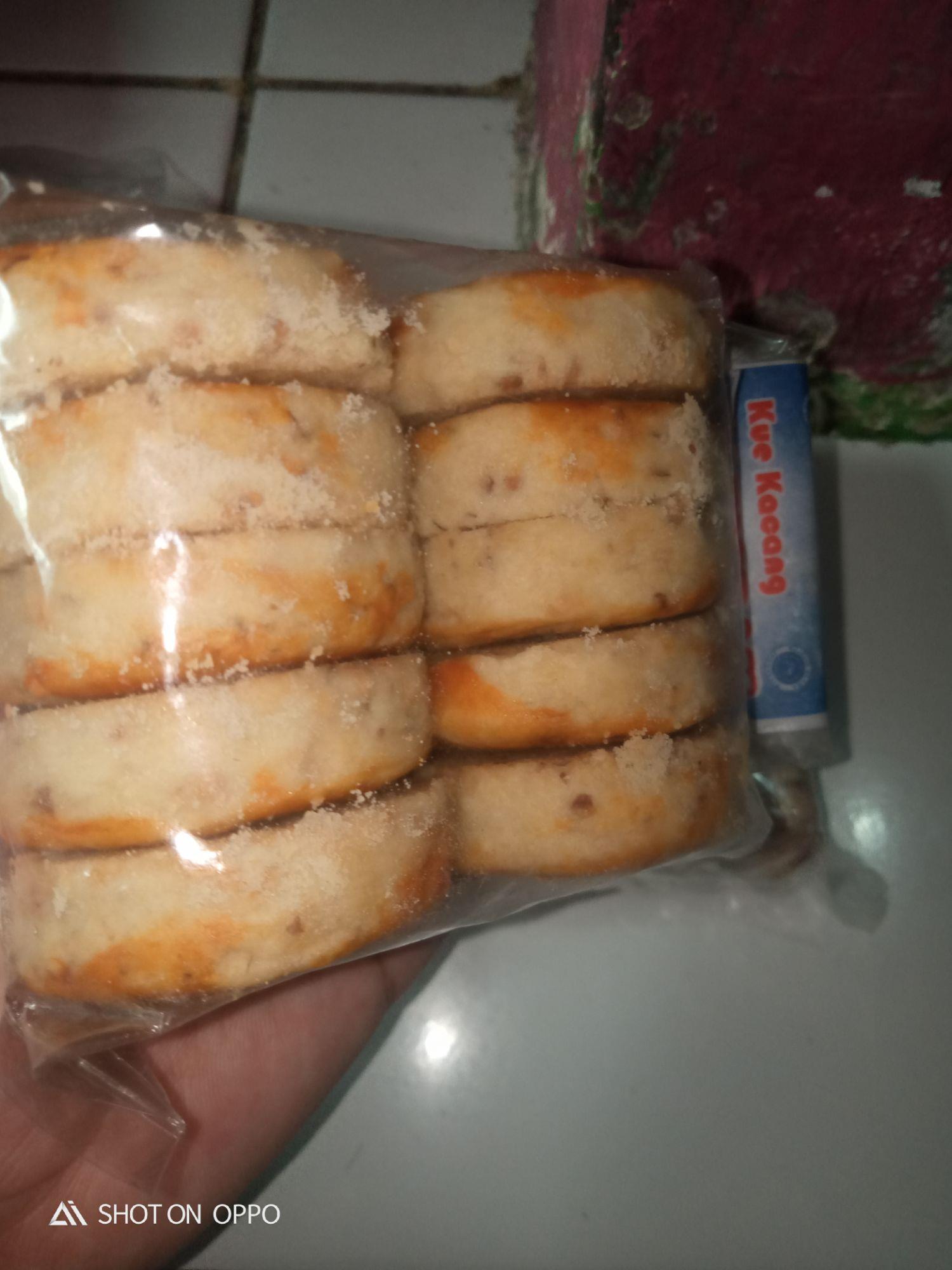 1pak kue kacang isi 10 enak Brasa kacangnya