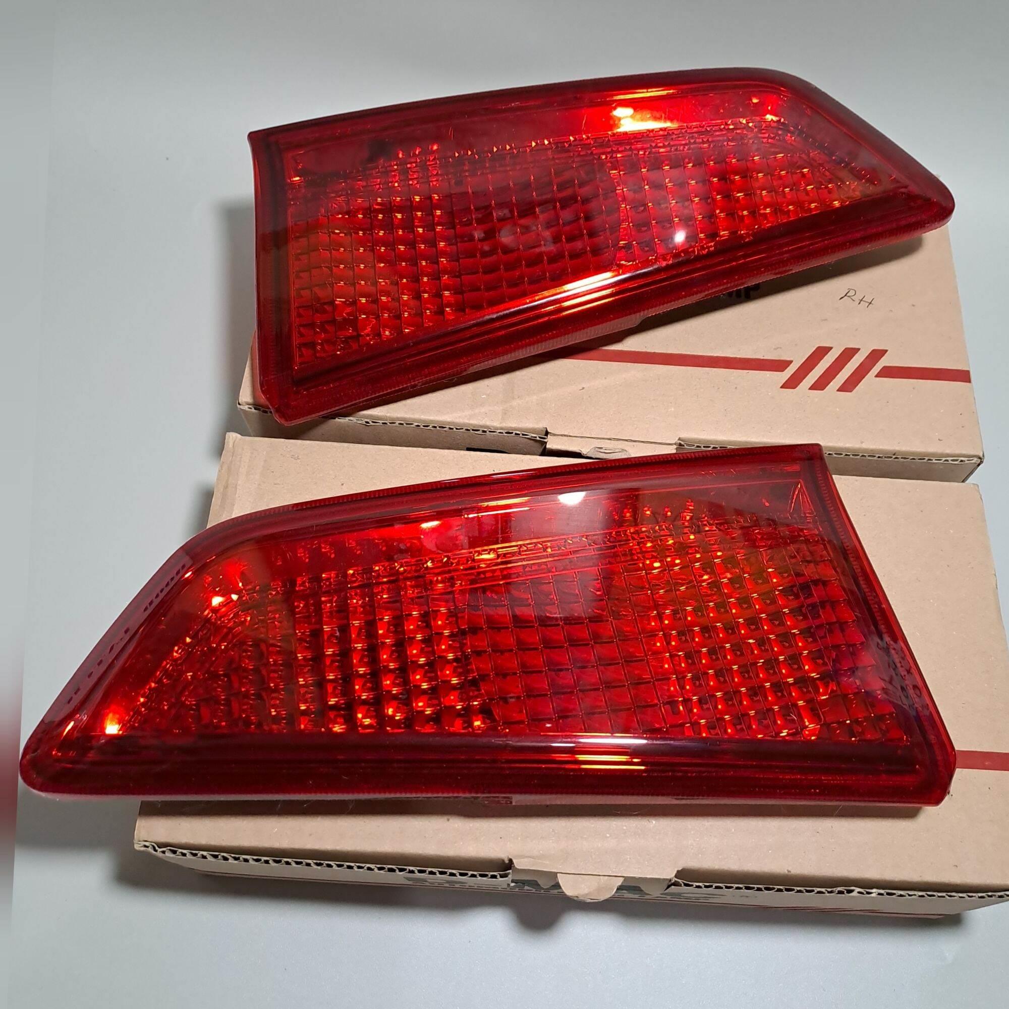 reflektor pintu bagasi belakang mobil avanza 2015 2016 2017 2018