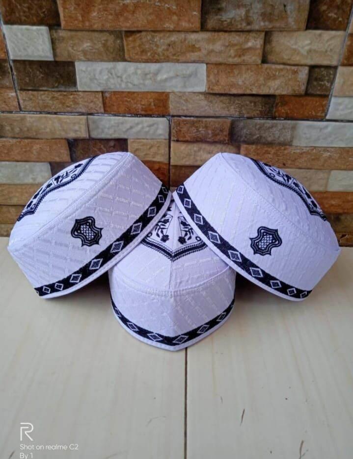 Peci Malaysia trompah motif lis warna hitam dan putih