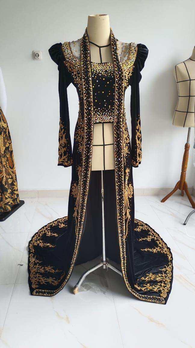 Kebaya bludru pengantin