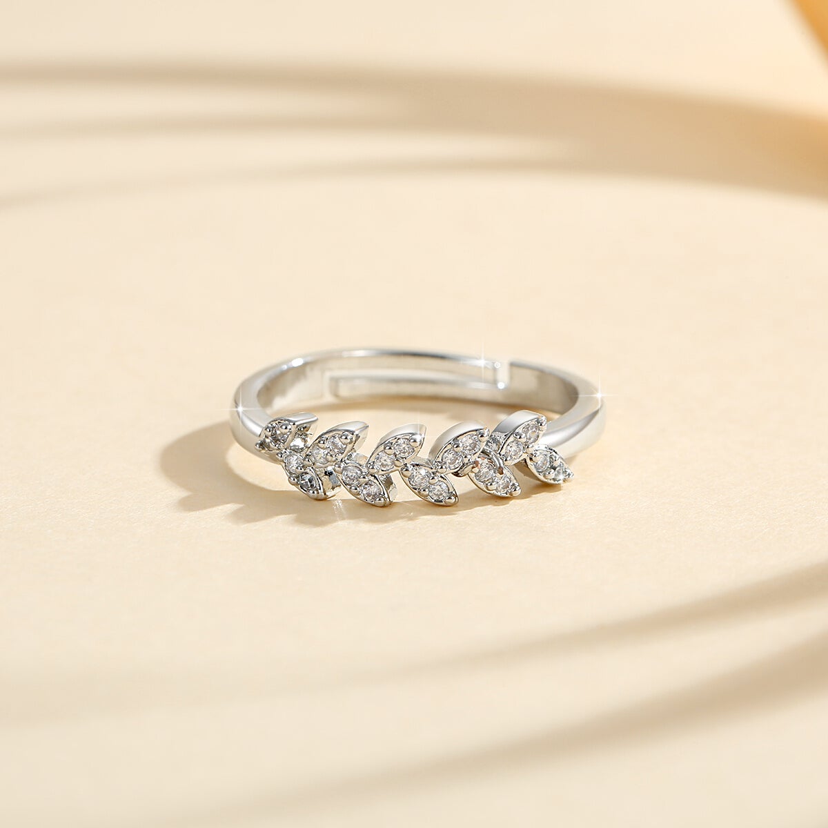 Lanme Jewelry Cincin Kristal Daun Wanita Dewasa Berlapis Emas Anti Luntur Stainless Steel Aksesoris Populer Yang Modis LM728