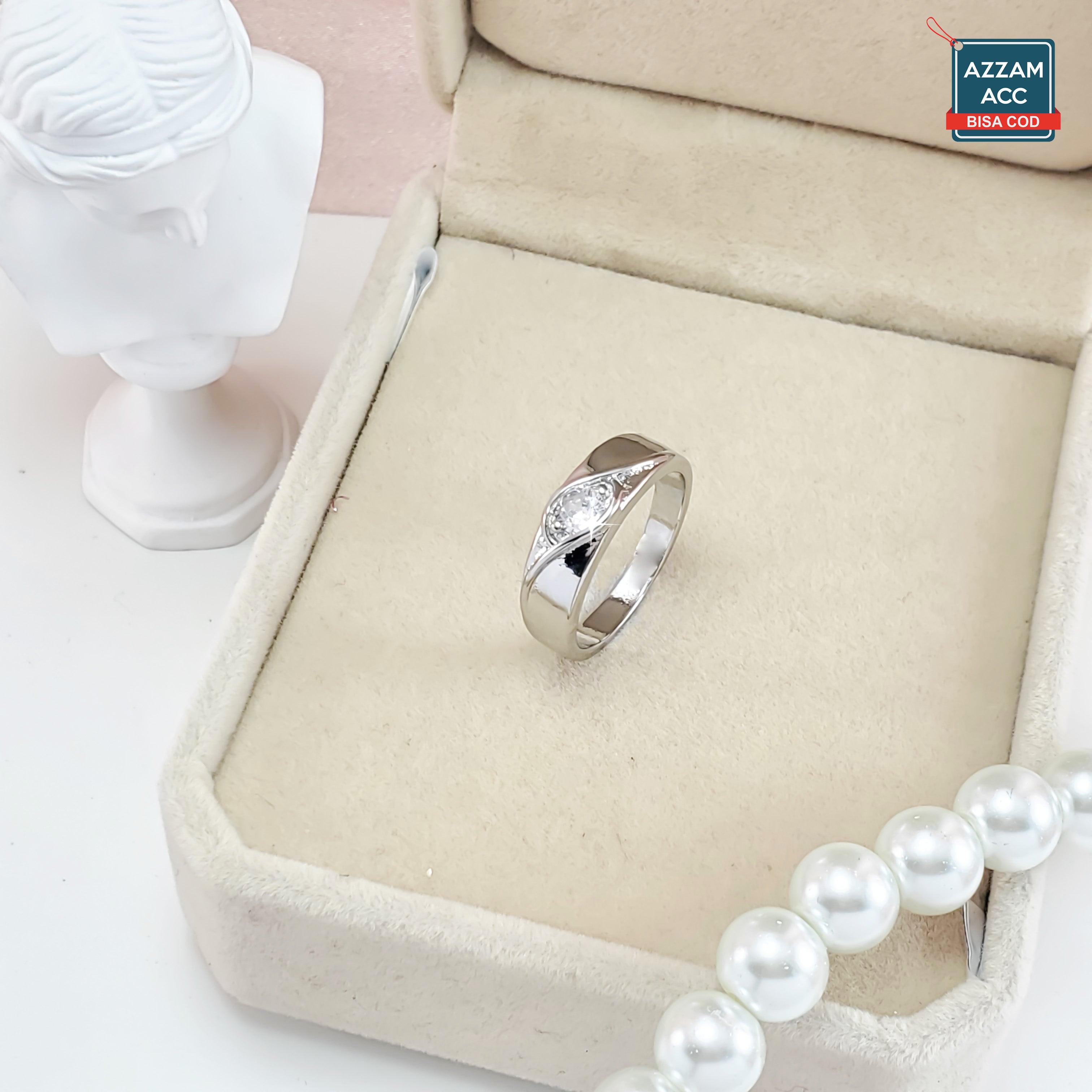 Cincin Titanium Motif Mata Satu Ke Dalam Elegant Dan Kekinian Lapis Emas Dan Perak