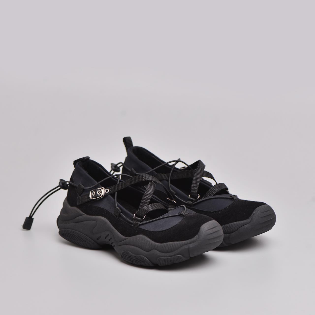 Adorableprojects - Zeeva Sneakers Black - Sepatu Hitam