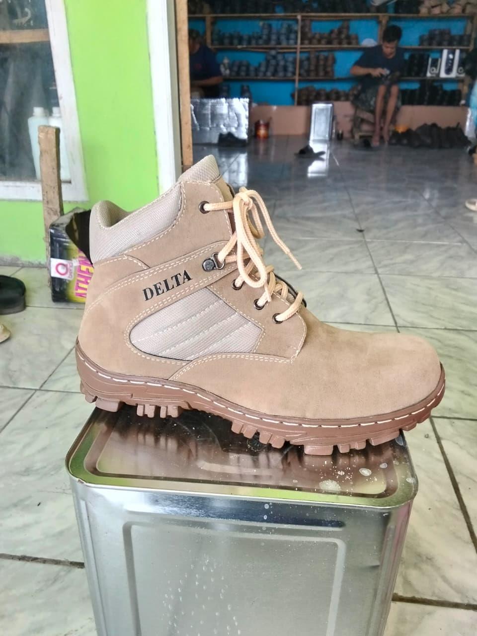 SEPATU SAFETY PRIA Boots DELTA pendek AGL"S ujung besi 6INC TERLARIS