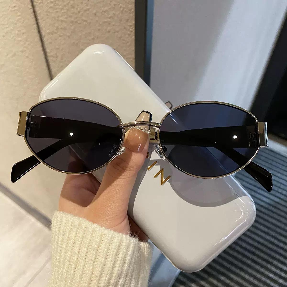 Kacamata Hitam Oval Retro Wanita UV Protection