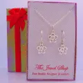 Sterling Silver Daisy Flower Matching Necklace &amp; Earrings Gorgeous Shimmering Gift Box