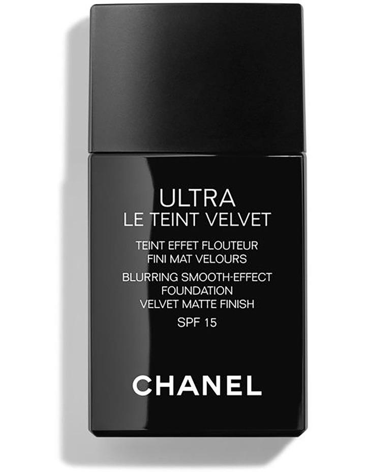 CHANEL ULTRA LE TEINT VELVET Ultra Light and Longwear Formula. Blurring Matte Finish. Perfect Natural Complexion B70