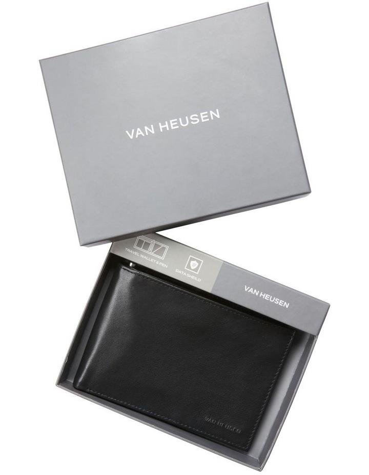 Van Heusen Travel Wallet in Black One Size