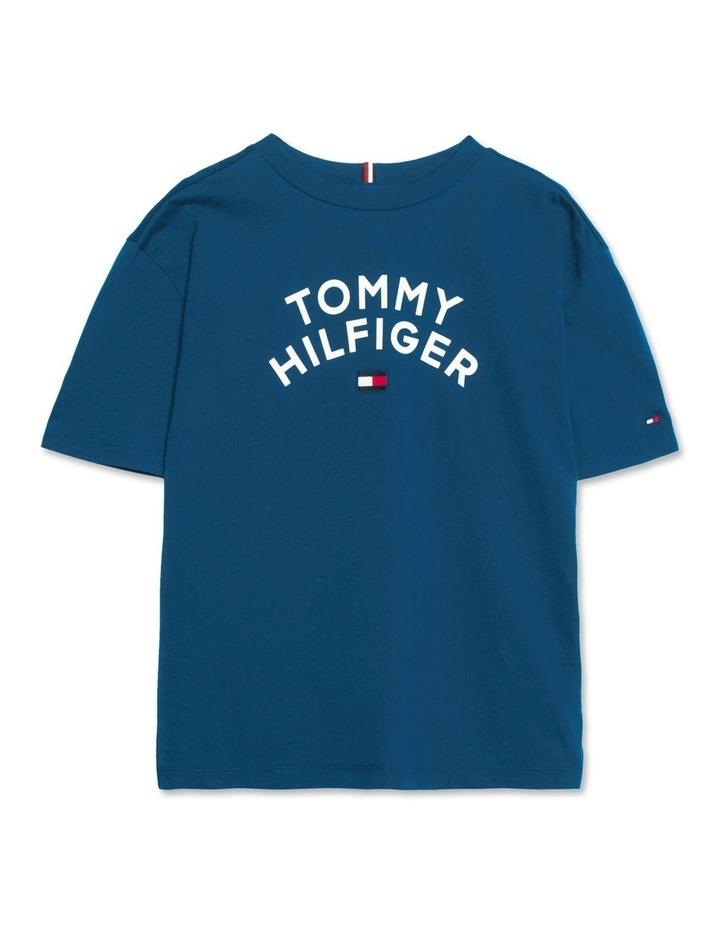 Tommy Hilfiger Boys 8-16 Graphic Logo Archive Fit T-Shirt in Blue 8