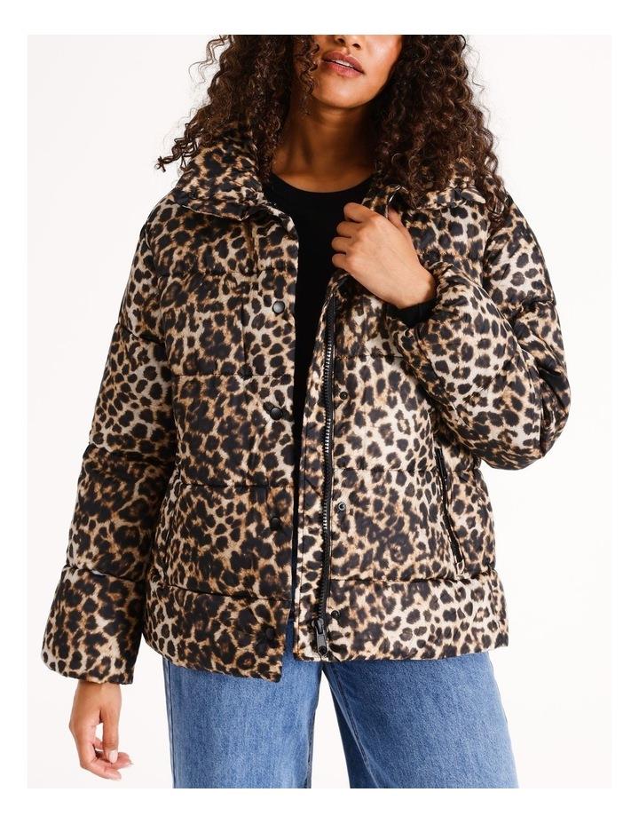 Vero Moda Leomi Leopard Puffer Jacket in Tigers Eye Brown XS