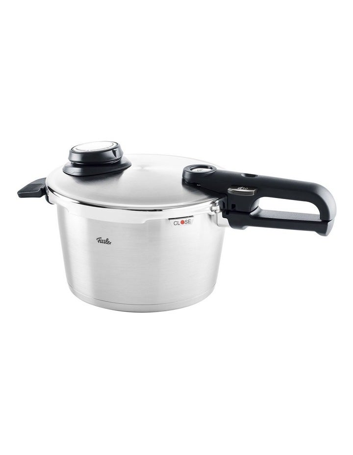 Fissler Vitavit Premium Pressure Cooker With Perforated Insert 22cm/4.5L in Silver