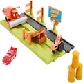 Disney Cars Disney Pixar Cars Playset with 3 Toy Vehicles & 2 Ways to Play, Frank Escape & Stunt Race Playset Includes Lightning McQueen