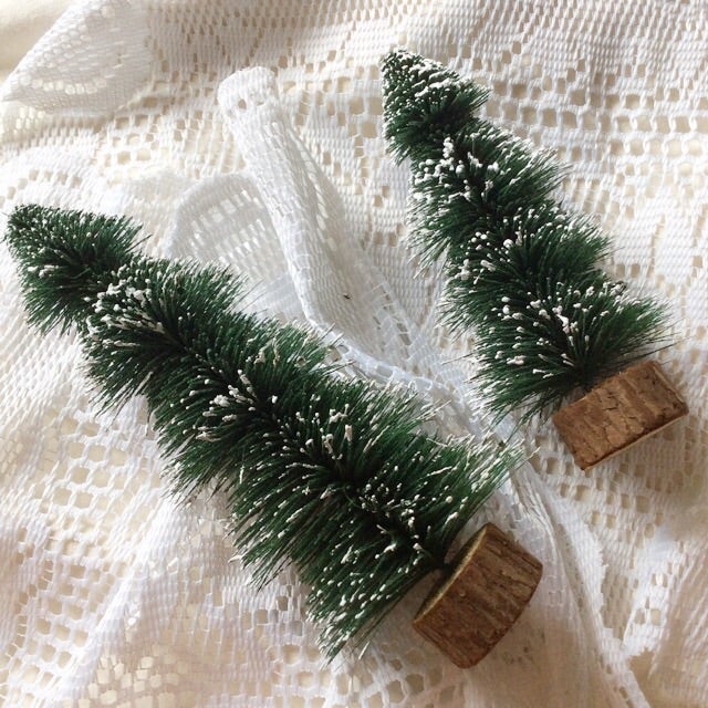 White Christmas - Snow Laden Christmas Tree Decor.