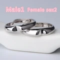 The new couple rings are heart to heart The rings are simple and heart-shaped